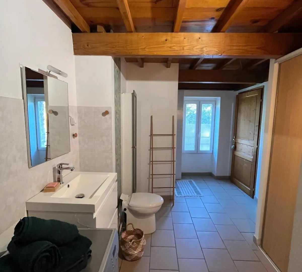 Holiday home Maison De Ville-3 Chambres-2 Salles De Bain Viviers France
